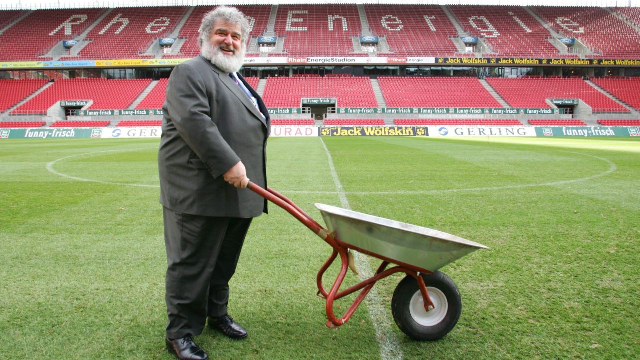 Chuck Blazer là đầu mối đầu tiên dẫn đến sự sụp đổ của cả một đế chế