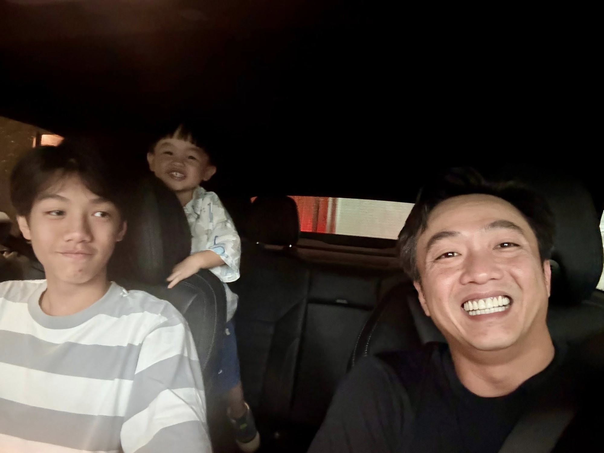 Subeo cuối tuần thư giãn cùng bố bên sân golf: Chuẩn thiếu gia nhà hào môn đây rồi- Ảnh 1.