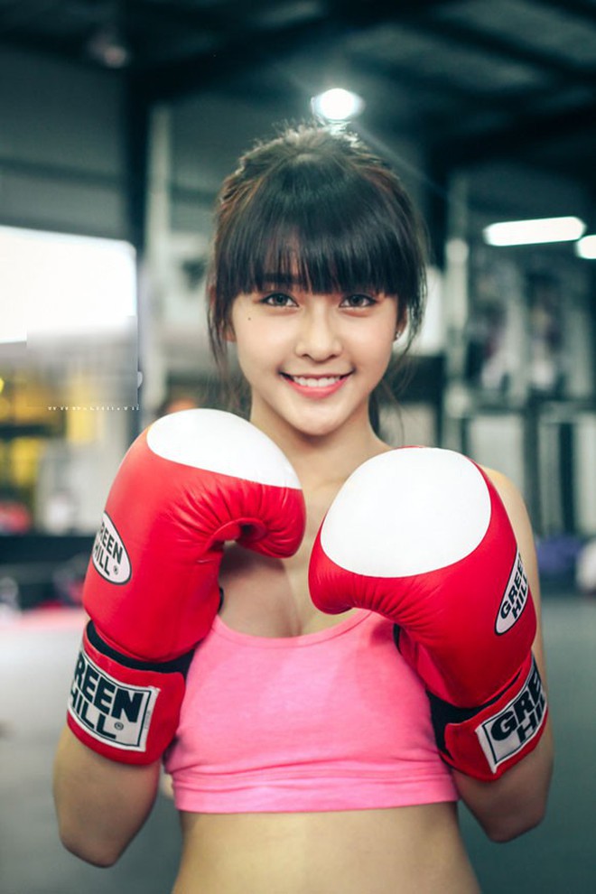 Khả Ngân nổi tiếng sau bộ ảnh boxing