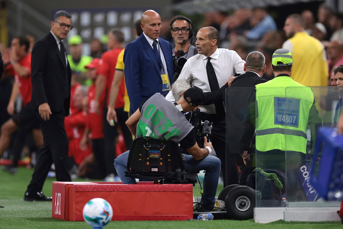 Max Allegri trong trận đấu AC Milan vs Bologna
