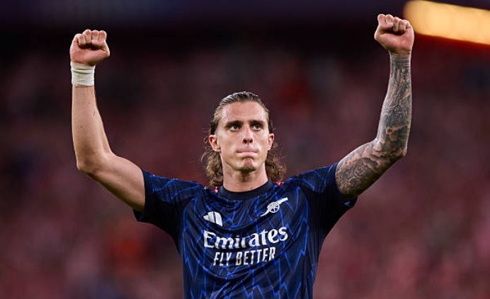 Riccardo Calafiori (7.4/10): Hoàn thành tốt nhiệm vụ phòng ngự.