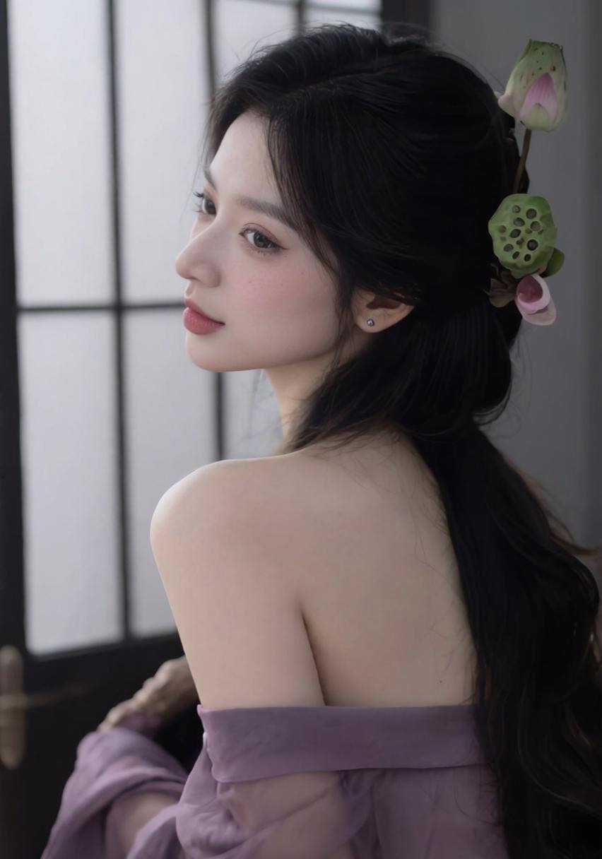 Góc nghiêng thần thánh của streamer Chi Củ Cải