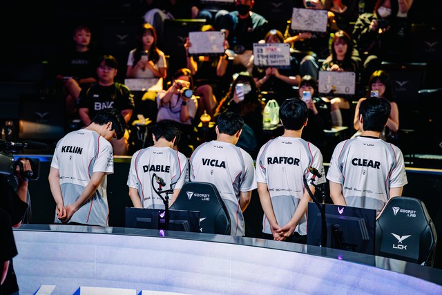 Và nay FOX thi đấu rất ấn tượng và có thể đối mặt với T1 lần nữa. FOX thi đấu rất ấn tượng và có thể đối mặt với T1 lần nữa.