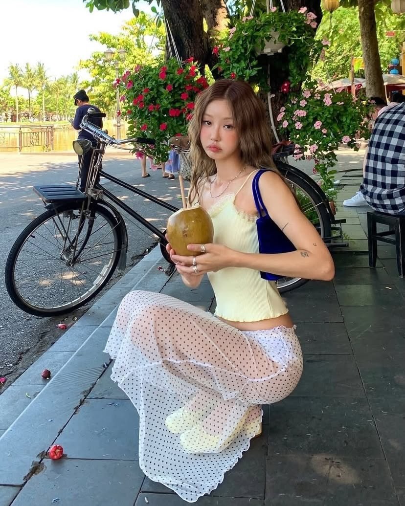 Phong cách thời trang gây sốc của cô gái trẻ