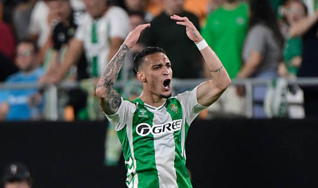 Antony sắm vai người hùng cho Betis