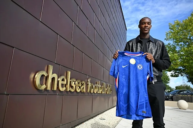 Emanuel Emegha trên sân Stade de la Meinau