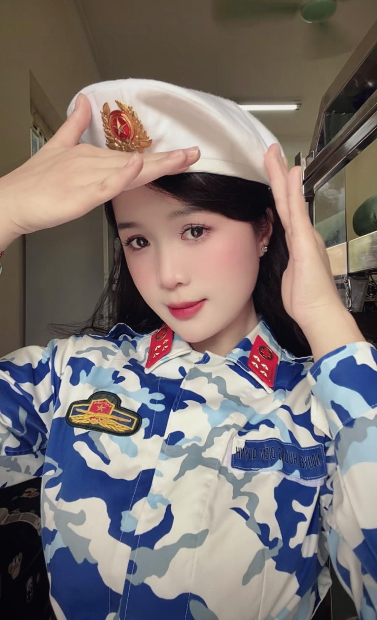 Cô gái Quân y hướng nội vẫn khiến CĐM khó lòng làm ngơ, thần thái cực cuốn hút!- Ảnh 2.