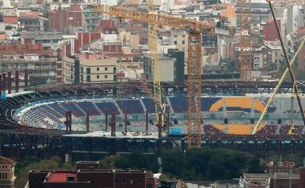 Sân Camp Nou chưa hoàn thiện