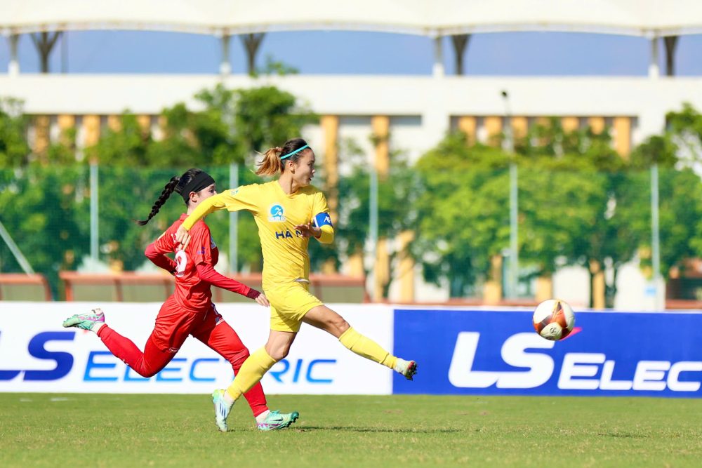 Cầu thủ Hà Nội ăn mừng chiến thắng