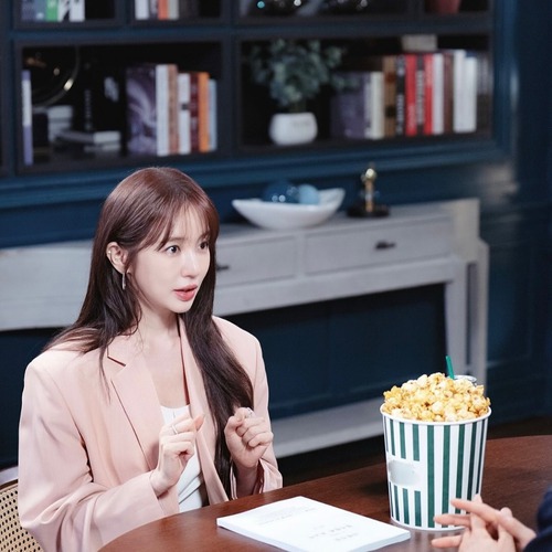 Yoon Eun Hye chia sẻ về bạo lực trong showbiz