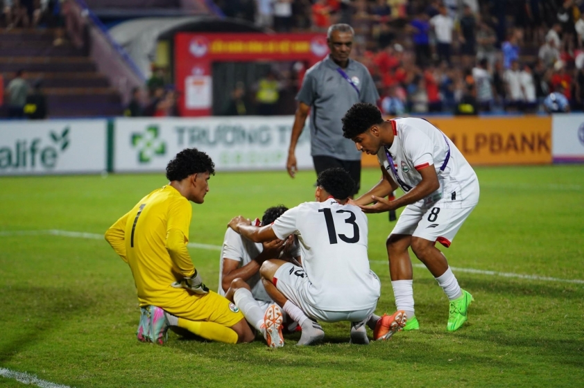 Các cầu thủ U23 Yemen bật khóc khi thua U23 Việt Nam 701345