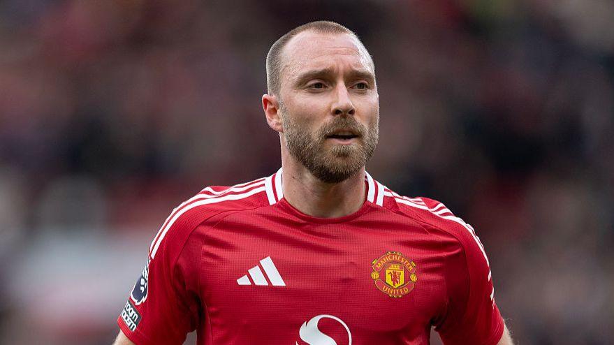 Eriksen thi đấu cho Wolfsburg tại Bundesliga