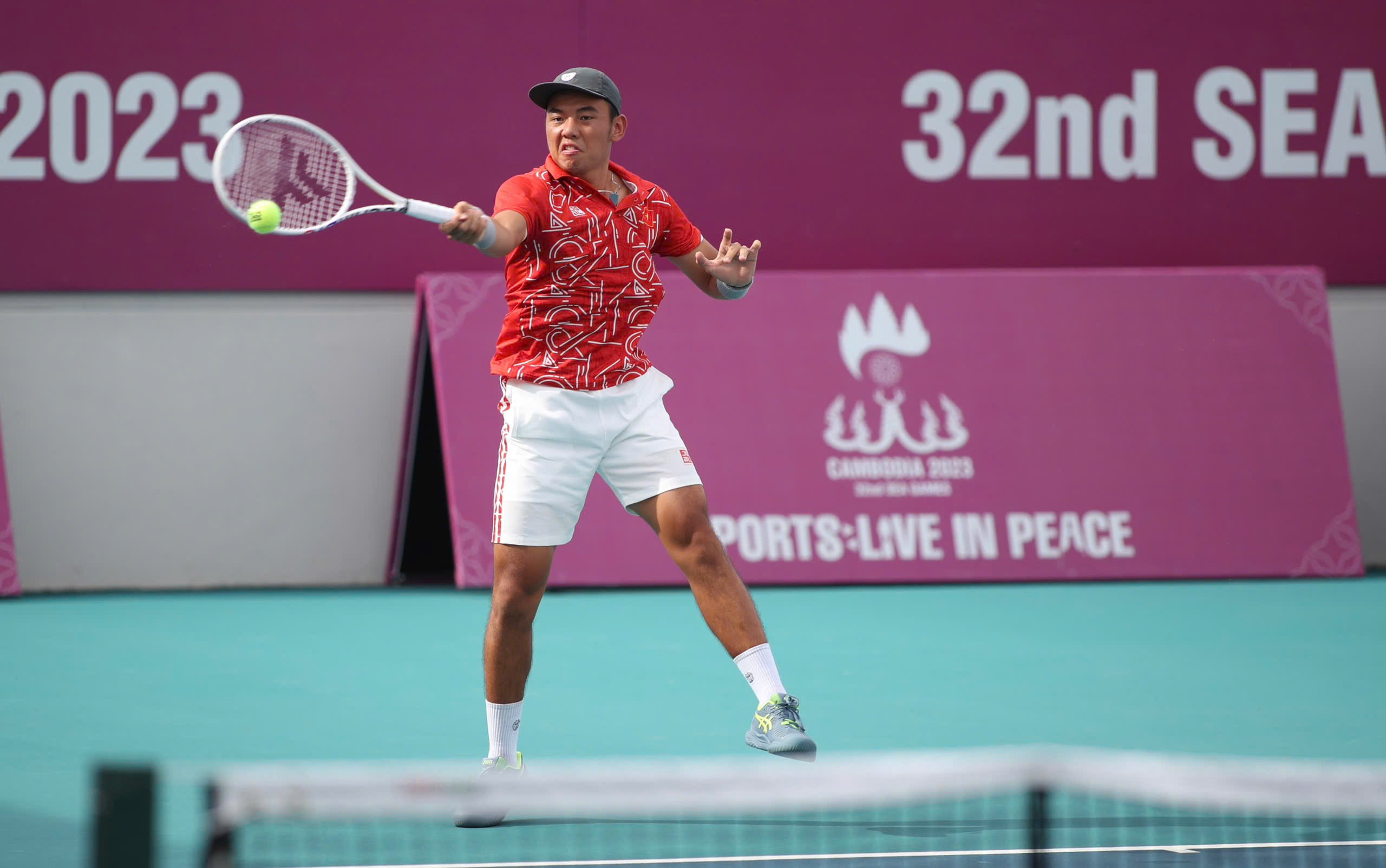 Lý Hoàng Nam thi đấu pickleball