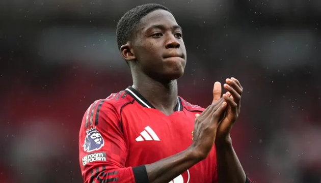 Kobbie Mainoo dự bị trận Man United thua Man City