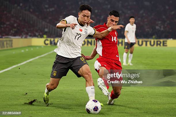 Tuyển Trung Quốc (áo trắng) bị Indonesia đánh bại ở vòng loại World Cup 2026