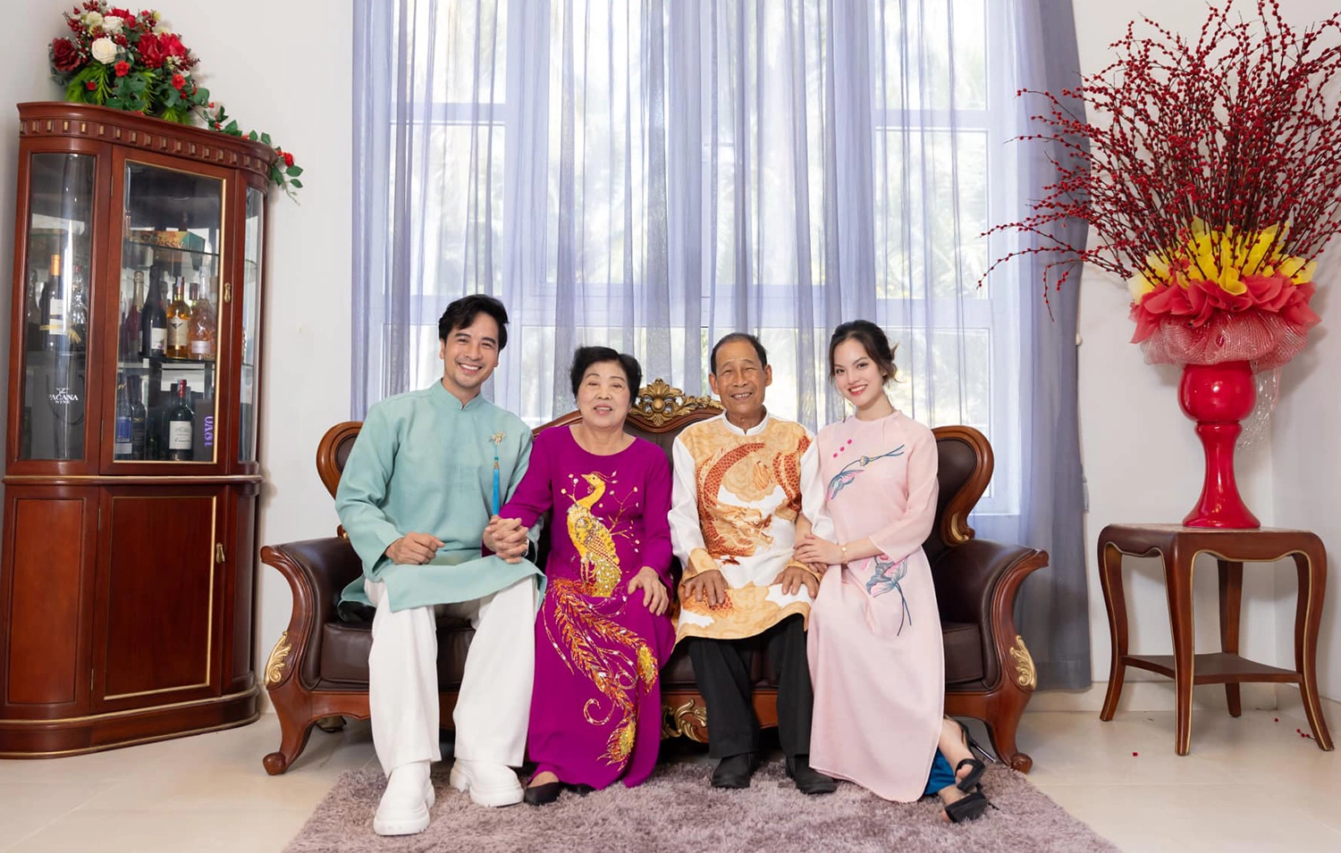 Bạn gái ca sĩ đón Tết cùng gia đình nam diễn viên