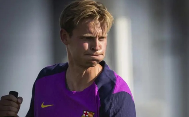 De Jong tập riêng tại Barca vì chấn thương