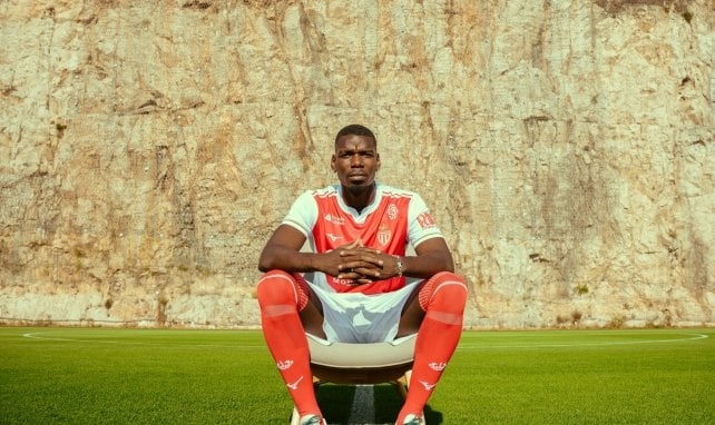 Paul Pogba trên sân tập
