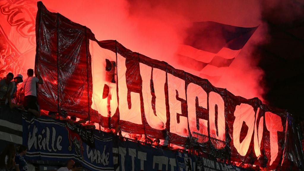 Cổ động viên phản đối BlueCo tại Strasbourg