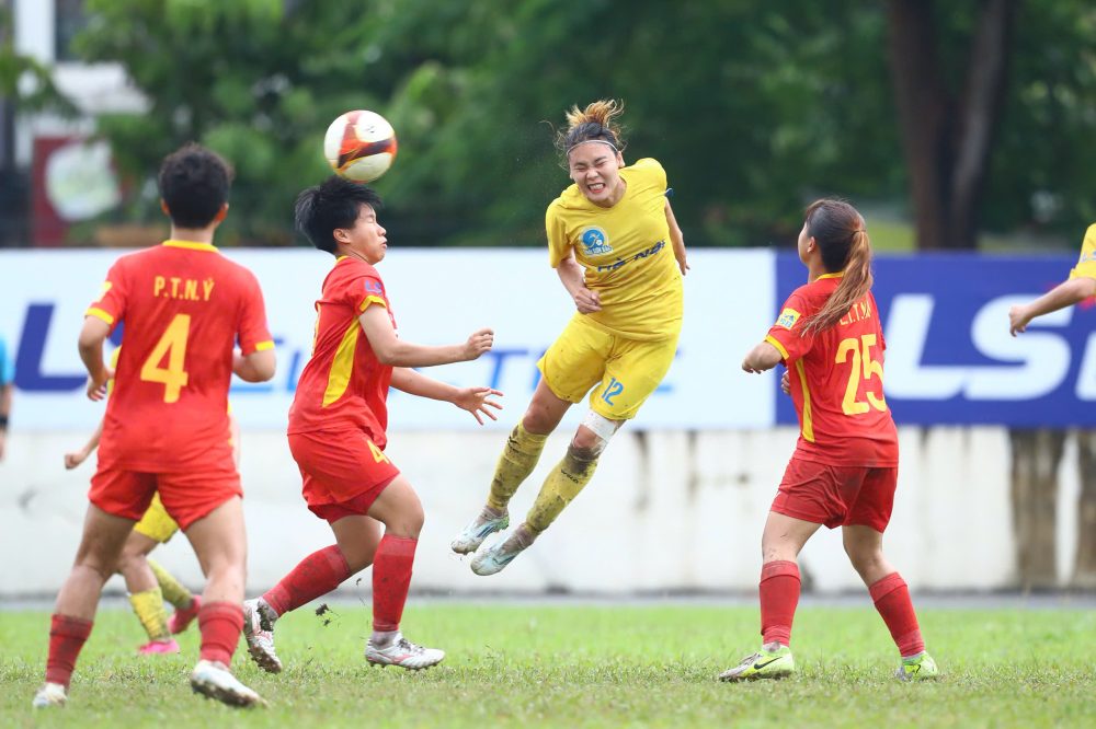 Pha bóng nóng trận Hà Nội gặp TP.Hồ Chí Minh II