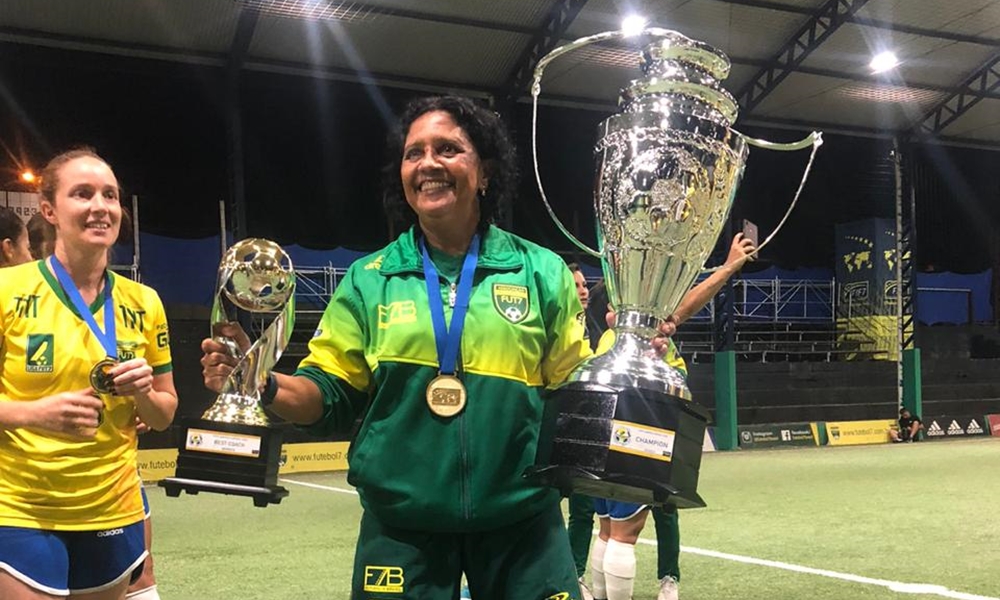 Dilma Mendes tiếp tục góp sức phát triển bóng đá nữ