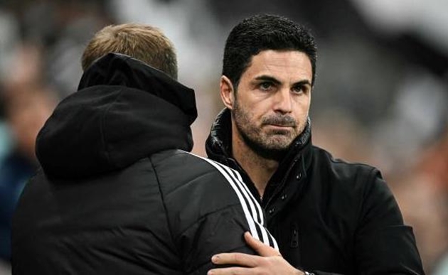 Eddie Howe đối đầu Mikel Arteta