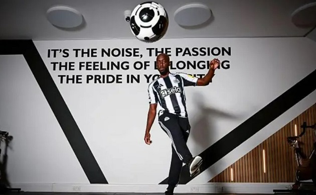Wissa trong màu áo mới Newcastle