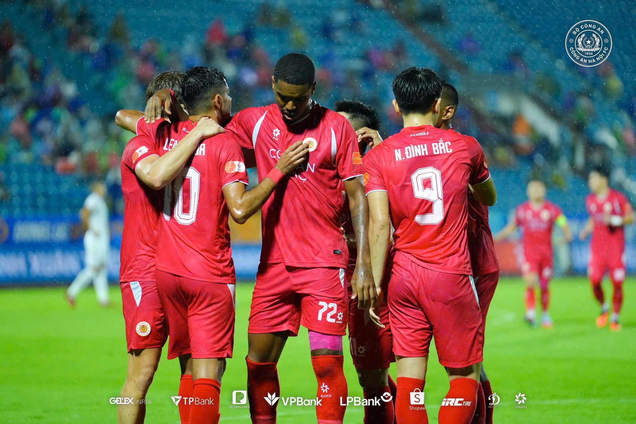 Vòng 5 V-League 2025-2026 chứng kiến CAHN đánh bại Nam Định 2-0 ngay tại 