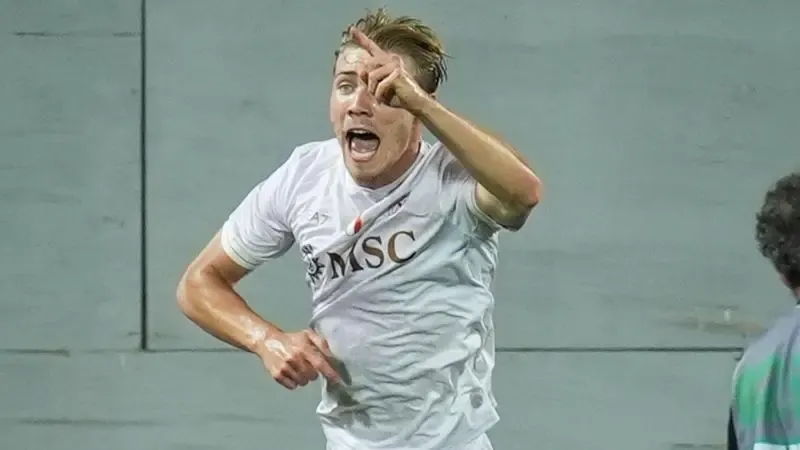 Rasmus Hojlund trên sân cỏ