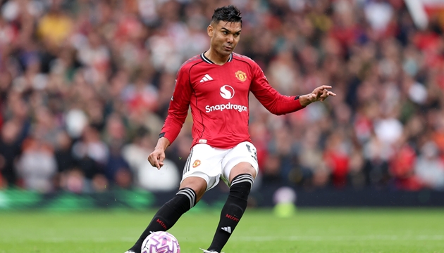 Casemiro trở lại tập luyện trước Derby Manchester