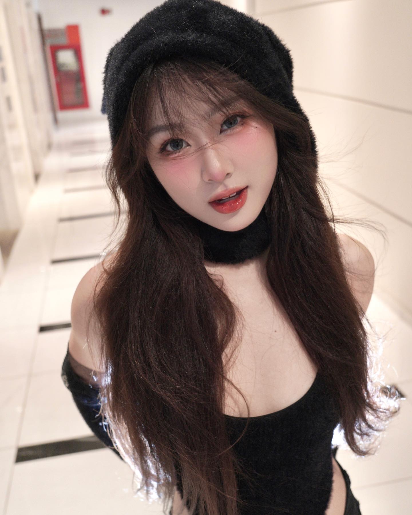 Ms.Kim trong trang phục street style năng động