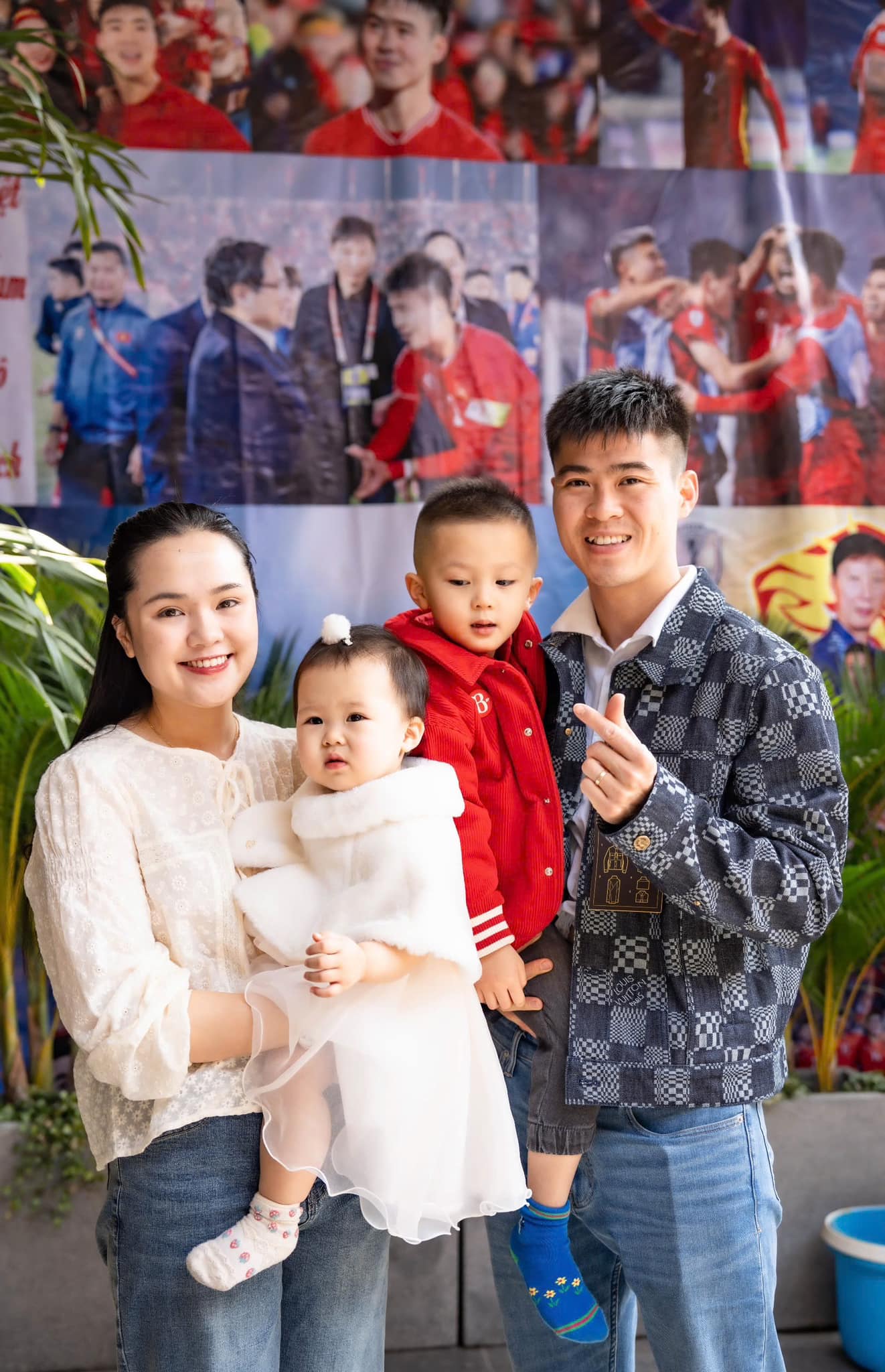 Hôn nhân hạnh phúc của Duy Mạnh và Quỳnh Anh