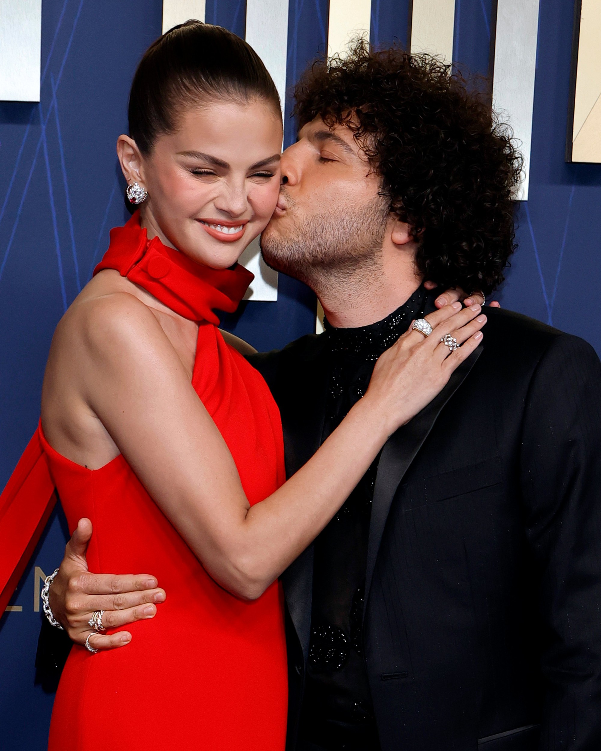 Benny Blanco tháp tùng Selena Gomez dự lễ trao giải Emmy
