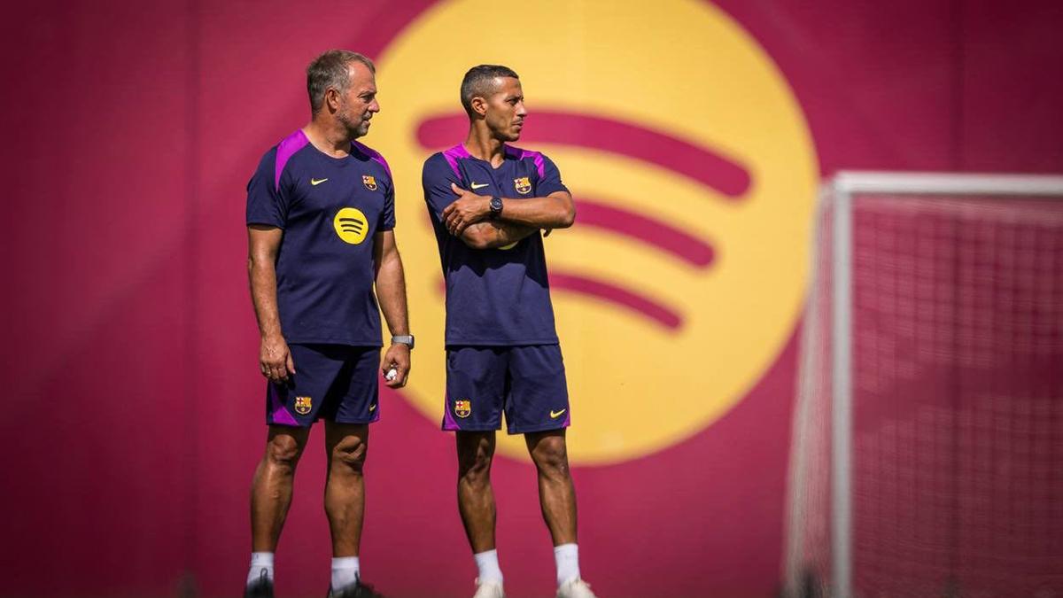 Thiago hỗ trợ Hansi Flick tại Barcelona