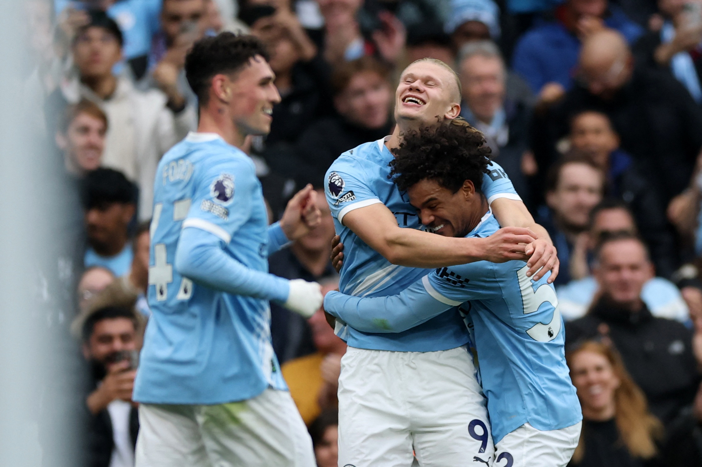 Haaland lập cú đúp bàn thắng giúp Man City đè bẹp Burnley 5-1 ở vòng 6 Giải ngoại hạng Anh