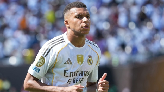 Cổ động viên bị bắt giữ do phân biệt chủng tộc với Kylian Mbappe