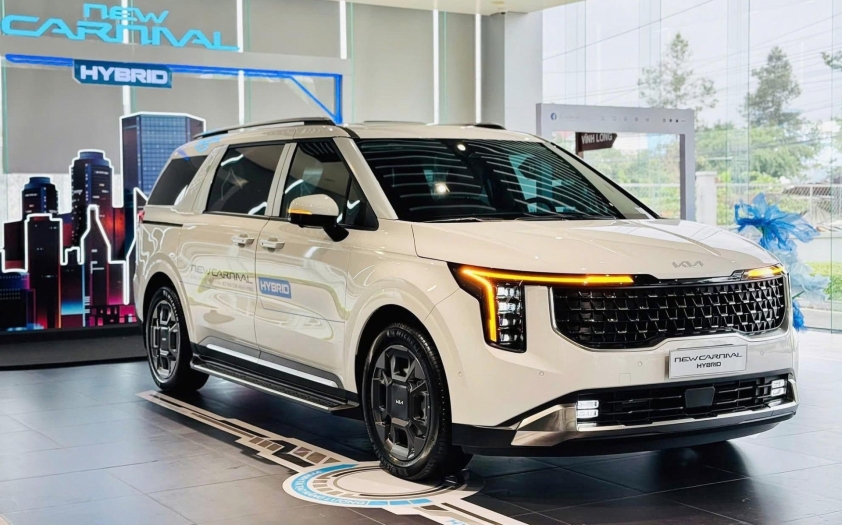 Kia Carnival hybrid phiên bản tiêu chuẩn
