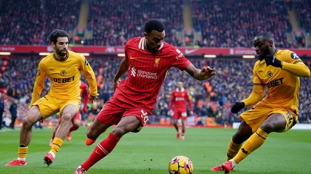 Gravenberch thi đấu nổi bật tại Liverpool.