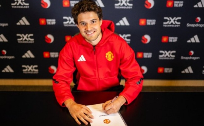 Senne Lammens trong màu áo mới Man United