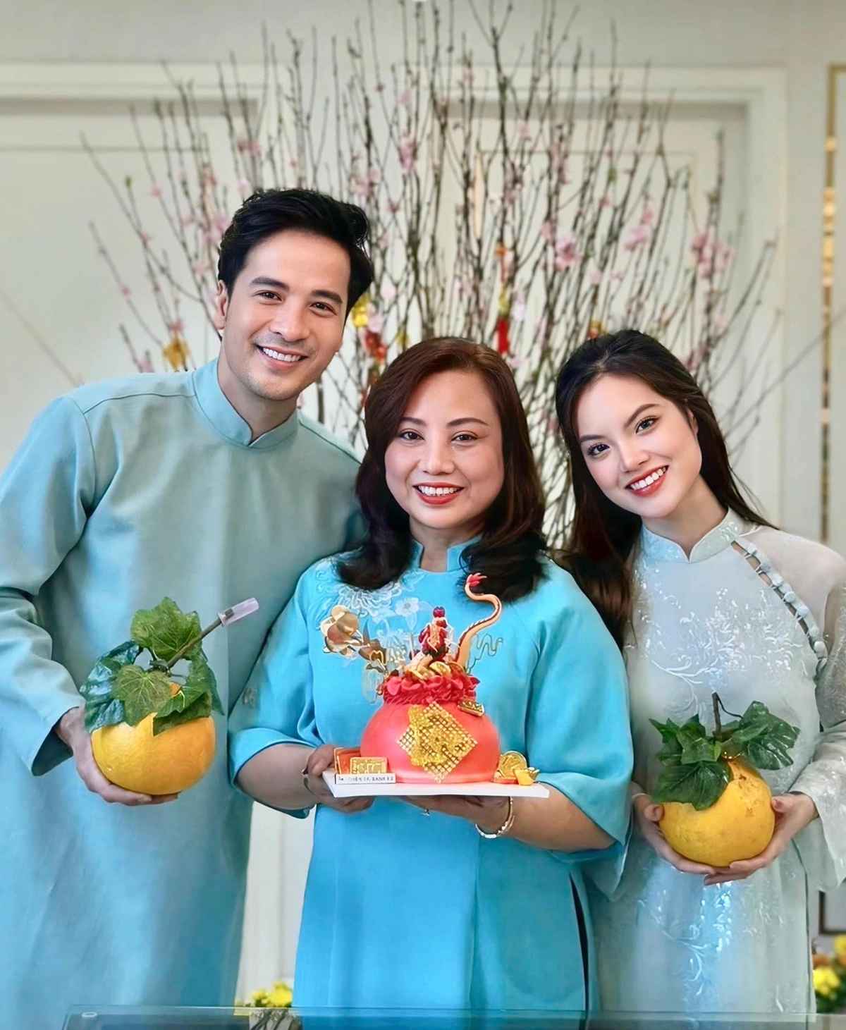 Đoàn Minh Tài cùng bạn gái kém tuổi