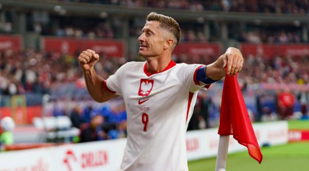 Robert Lewandowski ghi bàn thắng đầu tiên trong mùa bóng.
