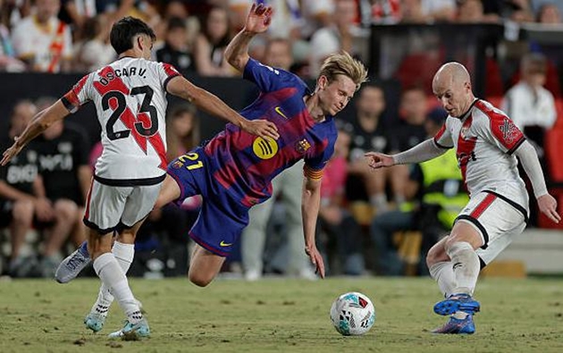 Frenkie De Jong và barcelona bị Rayo Vallecano cầm hòa 1-1.