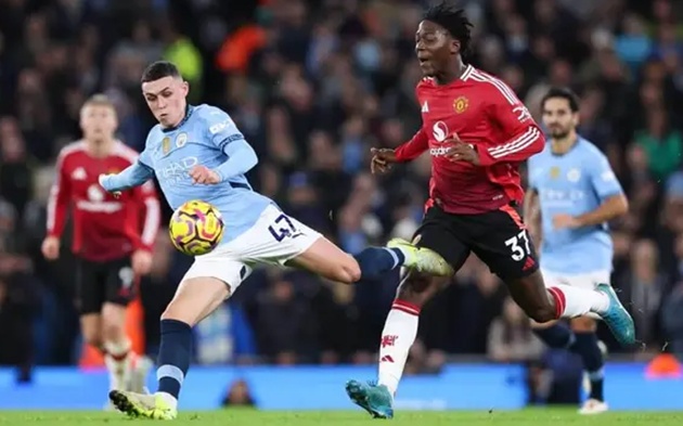 Foden và Mainoo giảm vai trò tại bóng đá Manchester