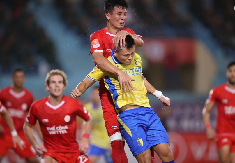 - Ảnh 1. CLB Hà Nội đang có giai đoạn khó khăn