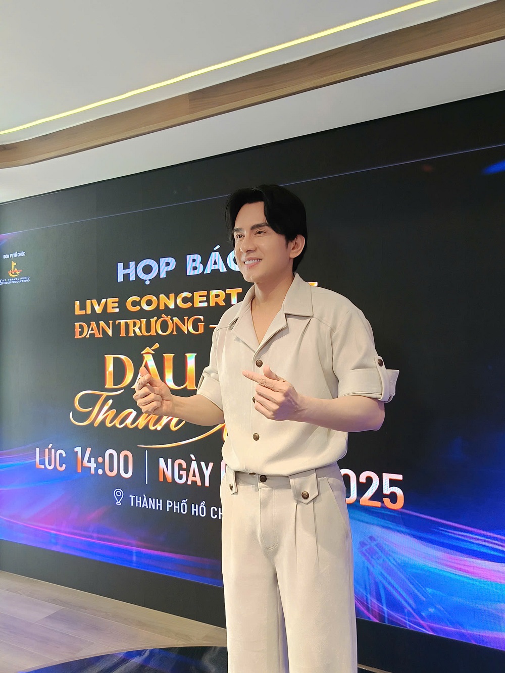 Ca sĩ Đan Trường tại họp báo