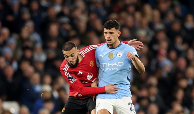 Mazraoui thi đấu ấn tượng trước Man City