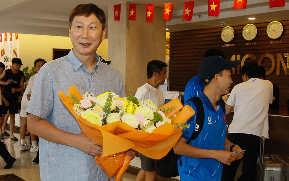 HLV Kim Sang-sik phấn khởi trở lại Phú Thọ HLV Kim Sang-sik phấn khởi trở lại Phú Thọ