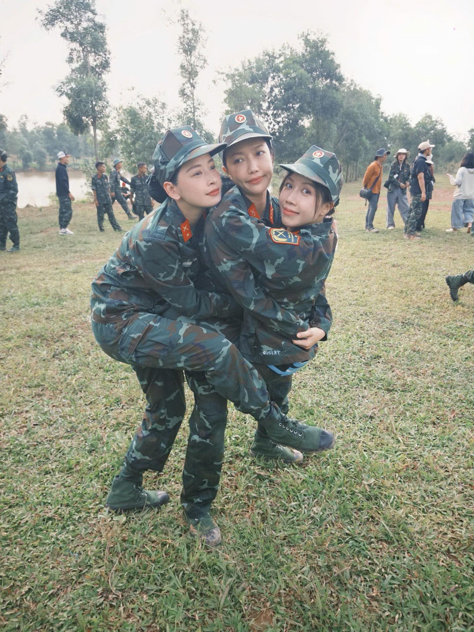 Trước đó khoảng 2 tháng, Diệu Nhi tham gia Sao Nhập Ngũ và vận động mạnh