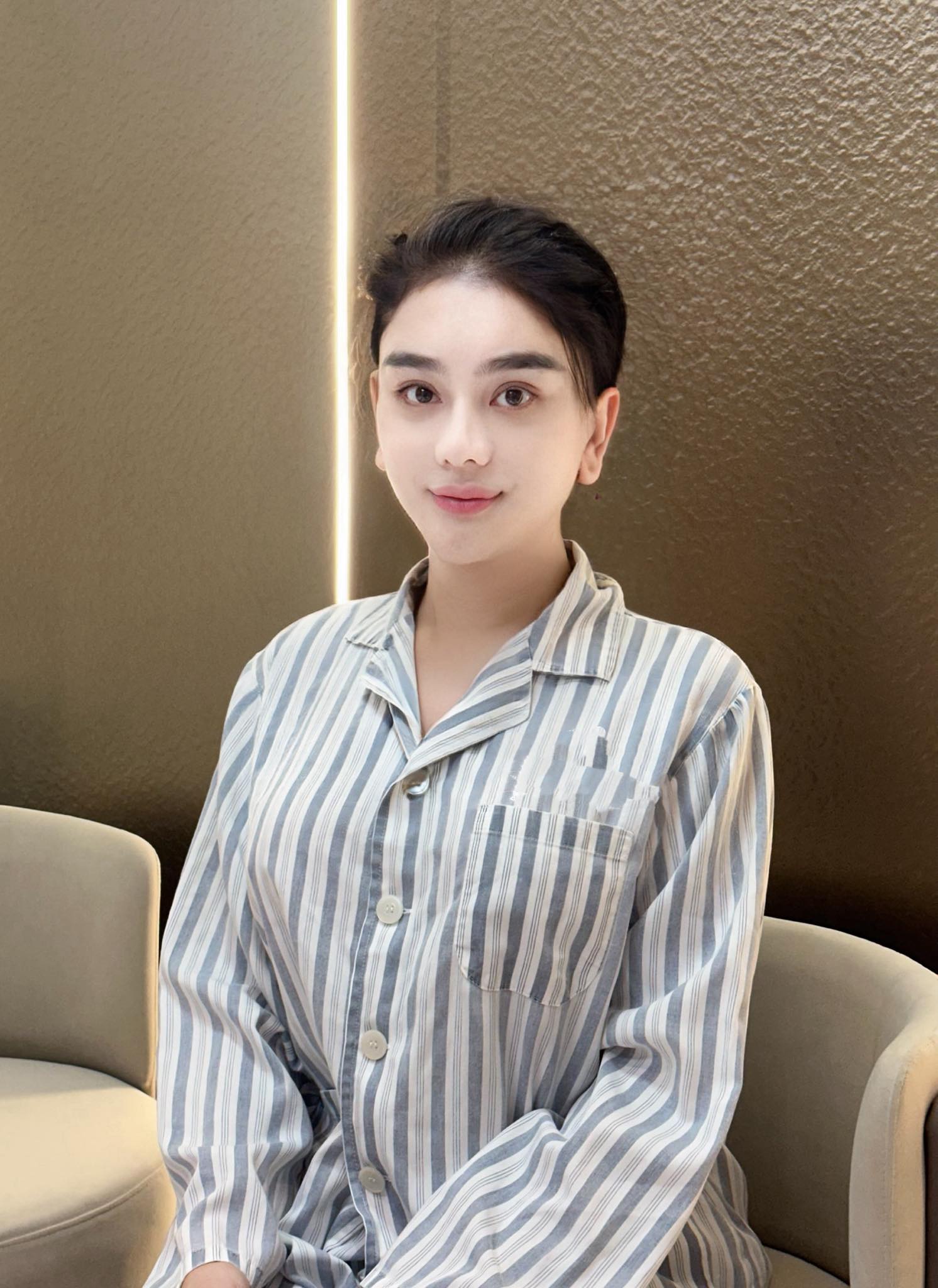 Lâm Khánh Chi lại làm gì gương mặt thế này?- Ảnh 2.