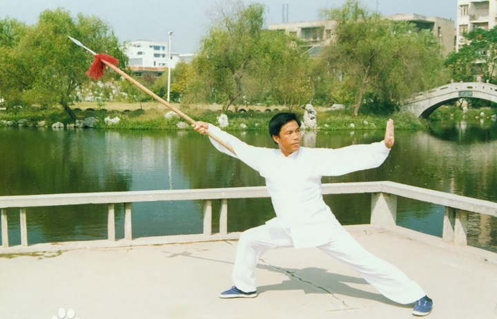 Trương Nghiệp Kim trao Võ Mục Di Thư